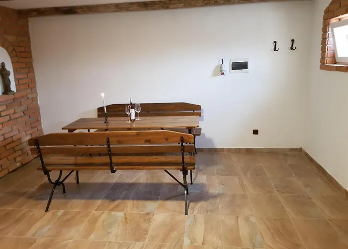 Apartman S Vinnym Sklepem Viktorie Pouzdrany