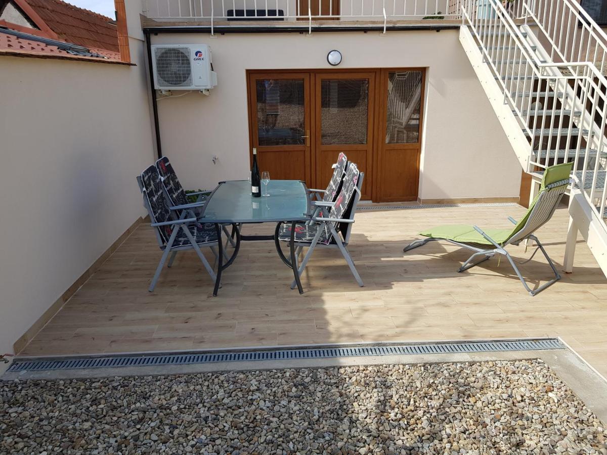 S Vinnym Sklepem Viktorie Apartment *