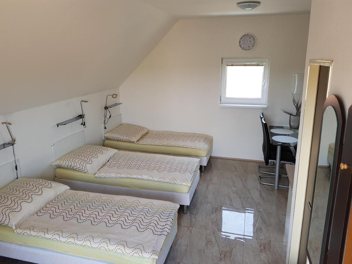 Apartment S Vinnym Sklepem Viktorie Pouzdrany